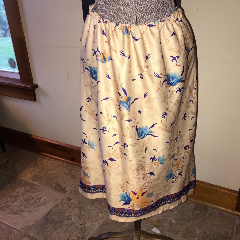 Vintage Skirt 70s with floral detail